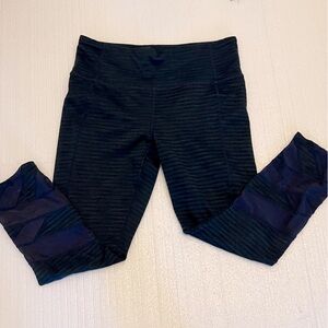 Athlete women’s legging cropped size small mesh details